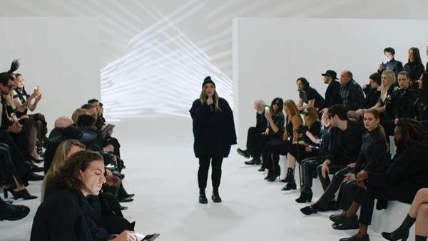 Tones and I a lansat piesa &bdquo;Lonely&rdquo;