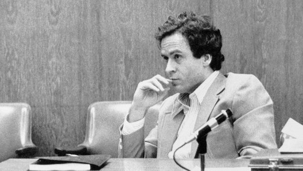 TOP 5 documentare cu criminali pe care să le vezi acum pe Netflix