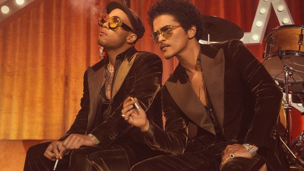 Bruno Mars, Anderson .Paak și Silk Sonic au lansat piesa „Smokin Out The Window”