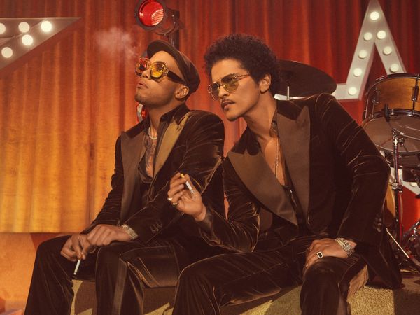 Bruno Mars, Anderson .Paak și Silk Sonic au lansat piesa &bdquo;Smokin Out The Window&rdquo;