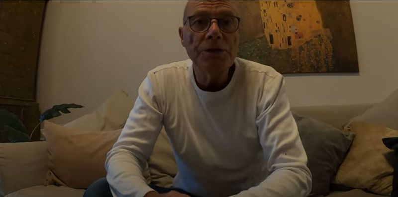 Polițiștii din România, vedete în presa din Marea Britaine după ce au ajutat un bărbat să își recupereze motocicleta furată