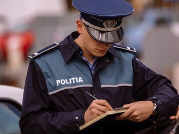 Bară la Bară | Polițist local, bătut de o femeie după ce i-a zis să poarte mască de protecție. Audio