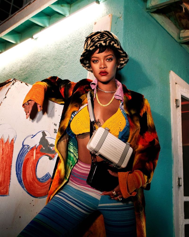 Rihanna NU s-a fotografiat cu un român în Istanbul, ci sosia artistei! Cine este, de fapt, fata care a fost confundată cu celebra artistă
