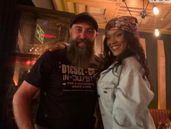 Rihanna NU s-a fotografiat cu un rom&acirc;n &icirc;n Istanbul, ci sosia artistei! Cine este, de fapt, fata care a fost confundată cu celebra artistă