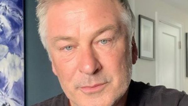Pentru a verifica siguranța armelor, Alec Baldwin vrea ca poliția să fie prezentă pe platourile de filmare: ”Un poliţist plătit de producţie”