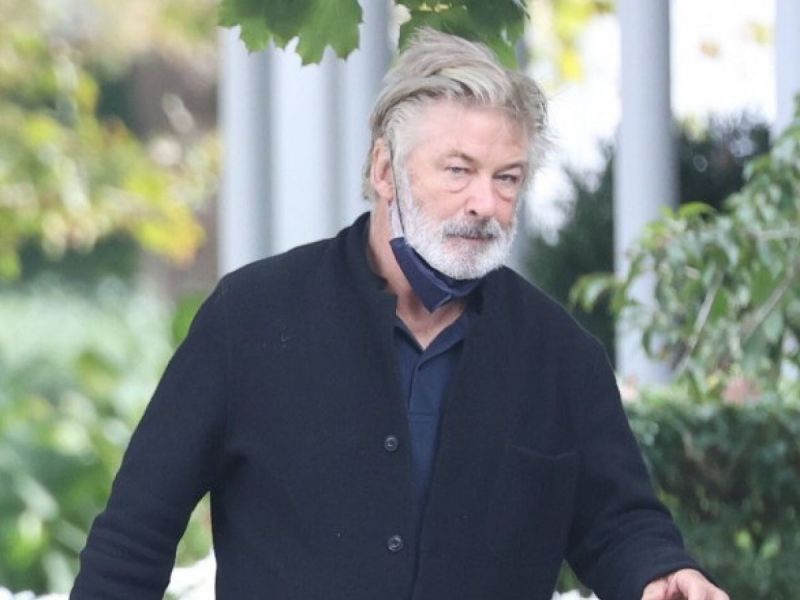 Pentru a verifica siguranța armelor, Alec Baldwin vrea ca poliția să fie prezentă pe platourile de filmare