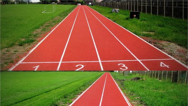 Dimineața Nebună: Altă pistă modernă în România: începe cu patru benzi și se termină cu două