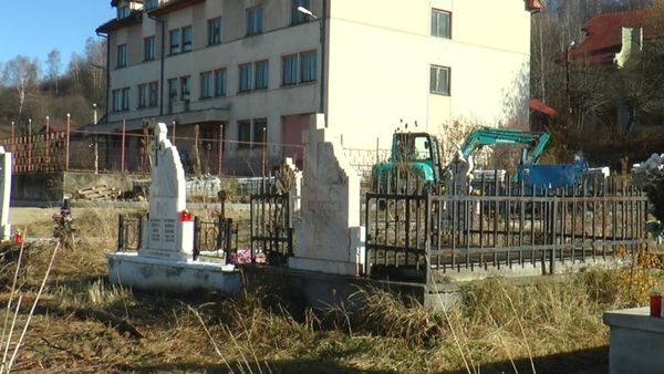 Dimineața Nebună: O parcare urmează să fie construită în jurul a șapte morminte în Petroșani