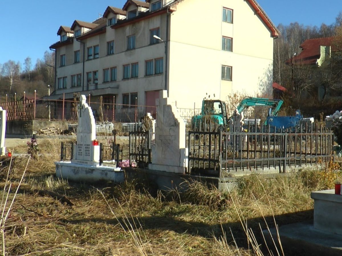 Dimineața Nebună: O parcare a fost construită în jurul a șapte morminte
