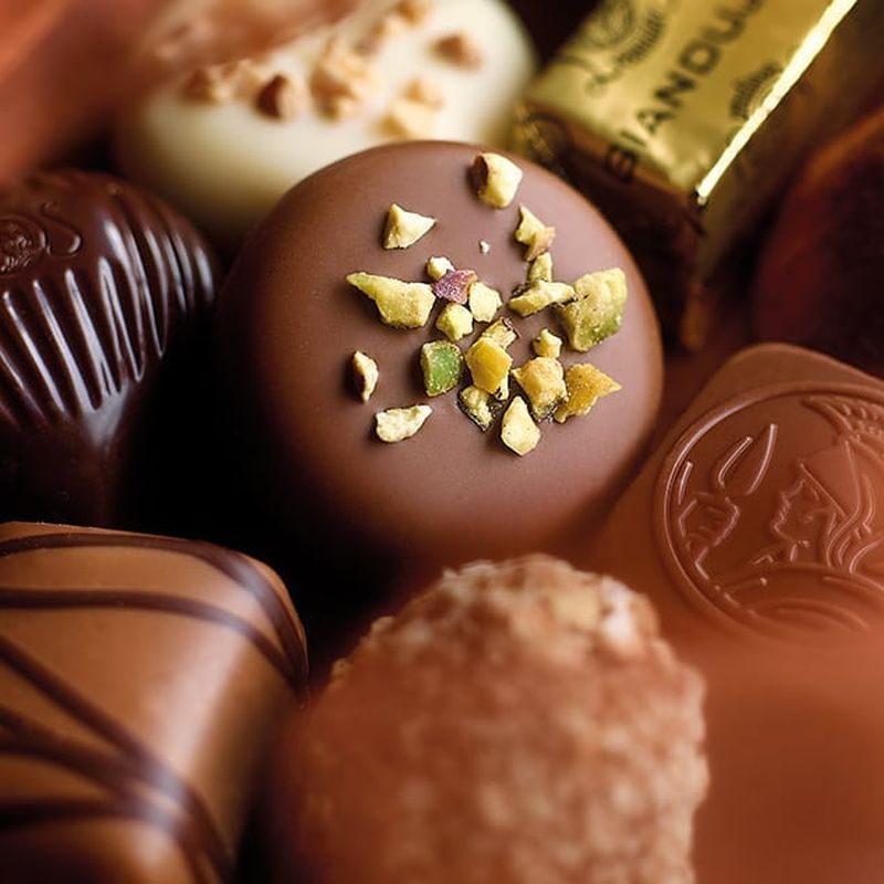 Top 5 cele mai bune joburi din lume. Poţi mânca ciocolată pe săturate şi vei fi şi plătit pentru asta