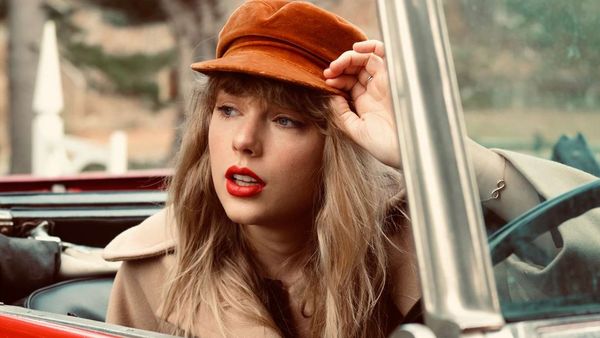 Taylor Swift a lansat albumul "Red (Taylor's Version)": ”Este prima dată când veți putea asculta toate cele 30 de piese”