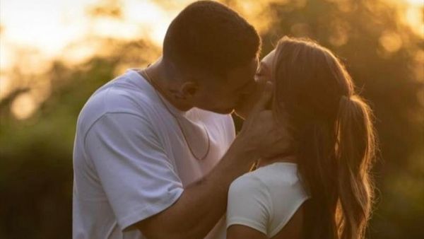 După o zi de speculații, Mira și Mario Fresh au oferit răspunsul! Nu sunt împreună, ci doar au filmat clipul piesei „Deziubește-mă”