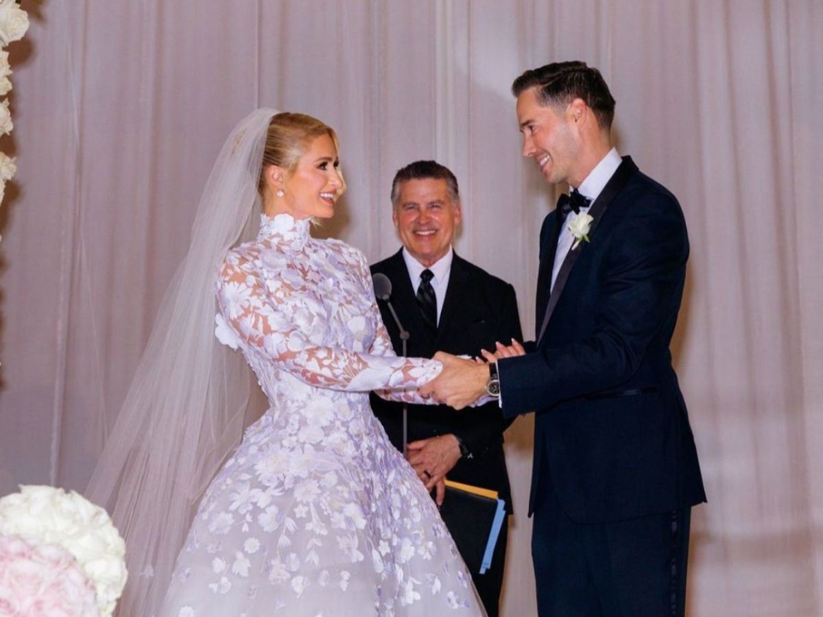 Paris Hilton s-a căsătorit a treia oară. Ce ţinute a purtat şi ce vedete au fost prezente la nuntă. FOTO