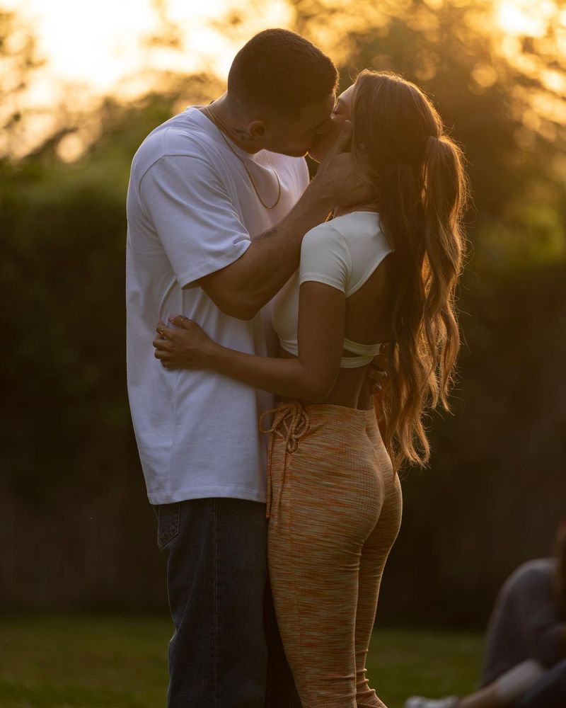 Mira și Mario Fresh, primele declarații sincere despre fotografia cu sărutul: „Ne-am luat rolul în serios”