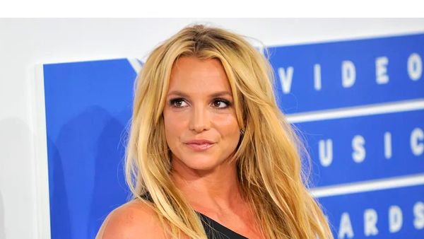  Britney Spears, primul mesaj după ce a scăpat de sub tutela tatălui: „Nu sunt aici pentru a fi o victimă” 
