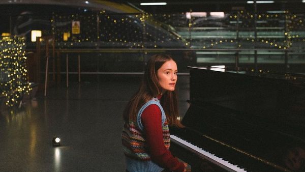 Sigrid a lansat piesa Home To You (This Christmas): ”Versurile fac referire la orașul meu natal și casa în care am crescut!