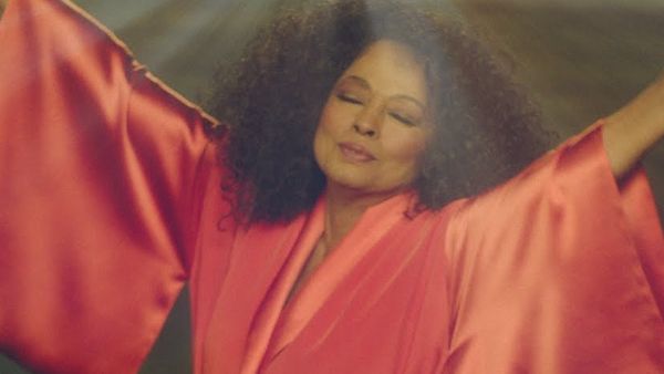 Diana Ross a lansat piesa „I Still Believe”