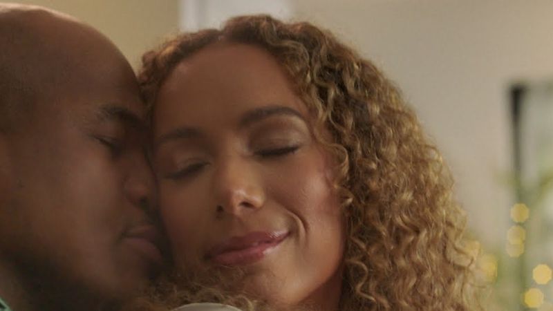 Leona Lewis a lansat piesa &bdquo;Kiss Me It's Christmas&rdquo;, &icirc;n colaborare cu  Ne-Yo