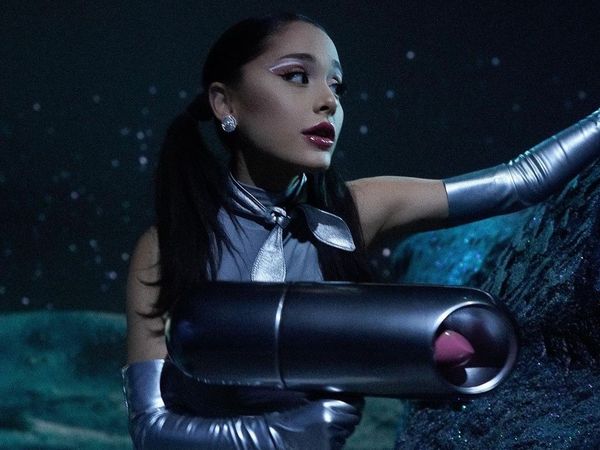 Ariana Grande a lansat piesa &bdquo;R.E.M&rdquo;