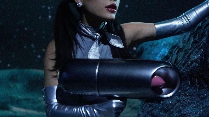 Ariana Grande a lansat piesa &bdquo;R.E.M&rdquo;