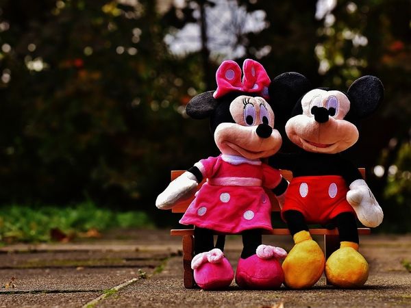 18 noiembrie 2021 - Ziua lui Mickey și Minie Mouse. C&acirc;ți ani &icirc;mplinesc celebrele personaje din desene animate?!