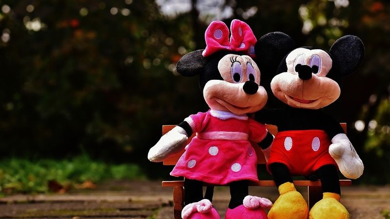 18 noiembrie 2021 - Ziua lui Mickey și Minie Mouse. C&acirc;ți ani &icirc;mplinesc celebrele personaje din desene animate?!