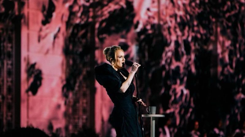 Adele le-a c&acirc;ntat fanilor de pe Instagram următoarea piesă pe care o va lansa. Cum sună &bdquo;To be loved&rdquo;
