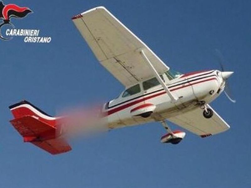 Atenţie, cade cocaina! O familie s-a trezit cu droguri de 9 milioane de euro pe acoperișul casei 