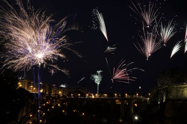 Revelion 2022. Cum s-ar putea desfășura Revelionul de anul acesta și ce restricții se impun