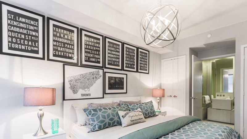 4 idei decorative care aduc culoare &icirc;ntr-un dormitor alb