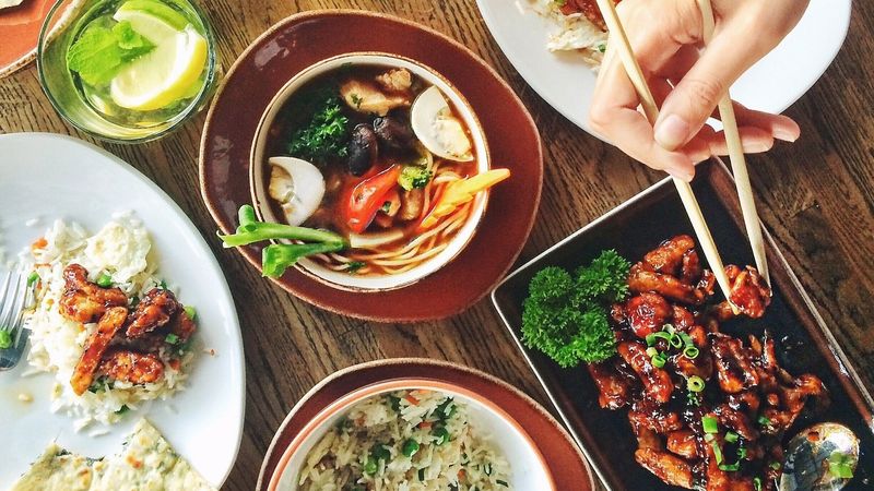 Dimineaţa Nebună: Un bărbat din China nu mai are voie la un restaurant &ldquo;măn&acirc;nci-c&acirc;t-poți&rdquo; pentru că a m&acirc;ncat prea mult