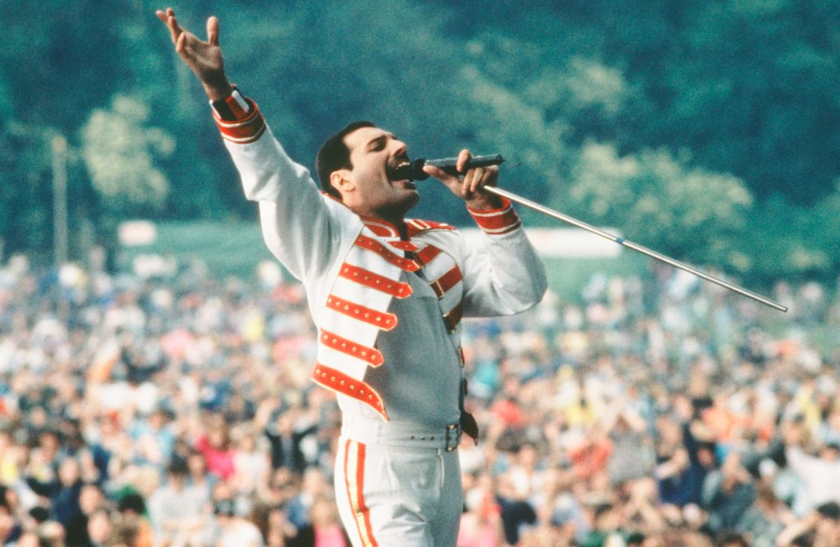 30 de ani de la moartea lui Freddie Mercury. 7 curiozităţi despre viaţa celebrului c&acirc;ntăreţ