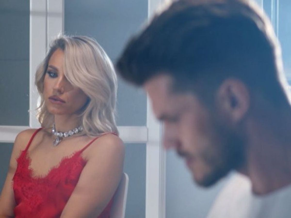 Amna a lansat „La ușa mea”