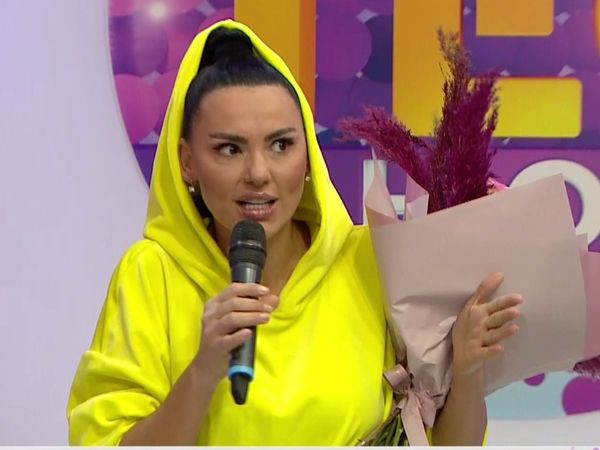 Lavinia P&icirc;rva a fost sărbătorită la &bdquo;Teo Show&rdquo;! Ce &icirc;și dorește artista cadou din partea lui Ștefan Bănică Jr.?