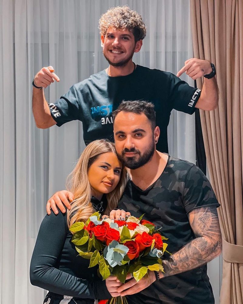 Emi de la Noaptea Târziu a cerut-o de soție pe iubita lui. Cererea în căsătorie a fost una inedită