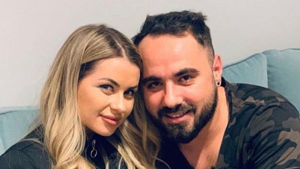 Emi de la Noaptea Târziu a cerut-o de soție pe iubita lui. Cererea în căsătorie a fost una inedită