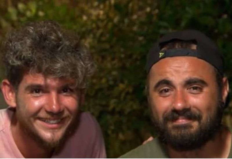 Emi de la Noaptea Târziu a cerut-o de soție pe iubita lui. Cererea în căsătorie a fost una inedită