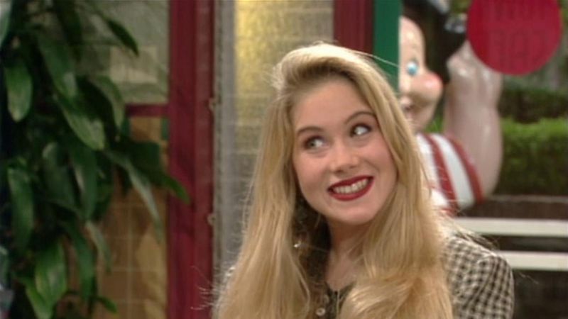 Christina Applegate &icirc;mplineşte 50 de ani: Drama prin care trece Kelly Bundy