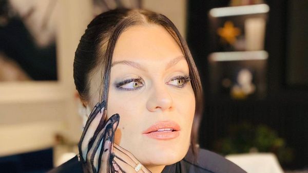 Jessie J, &icirc;n lacrimi după ce a făcut un avort spontan. Artista decisese să aibă singură un copil: &bdquo;Să răm&acirc;n &icirc;nsărcinată a fost un miracol&rdquo;
