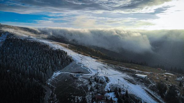 Sezonul de schi 2021 - 2022: Stratul de zăpadă la munte şi pârtiile deschise