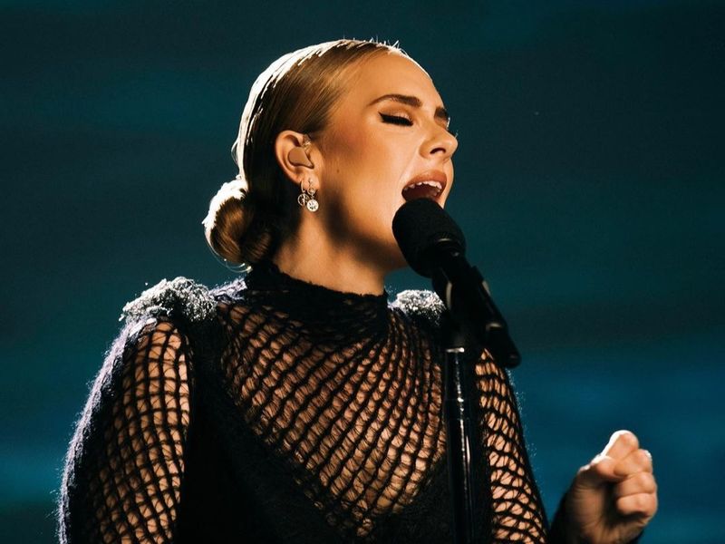 Adele, în fruntea topurilor din Marea Britanie! „30” este cel mai bine vândut album lansat în 2021
