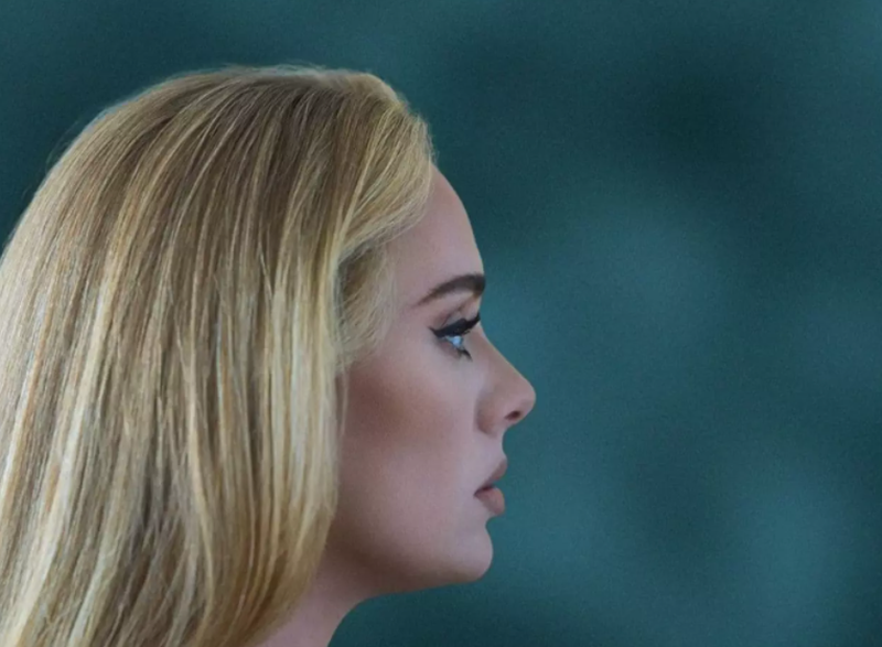 Adele, în fruntea topurilor din Marea Britanie! „30” este cel mai bine vândut album lansat în 2021