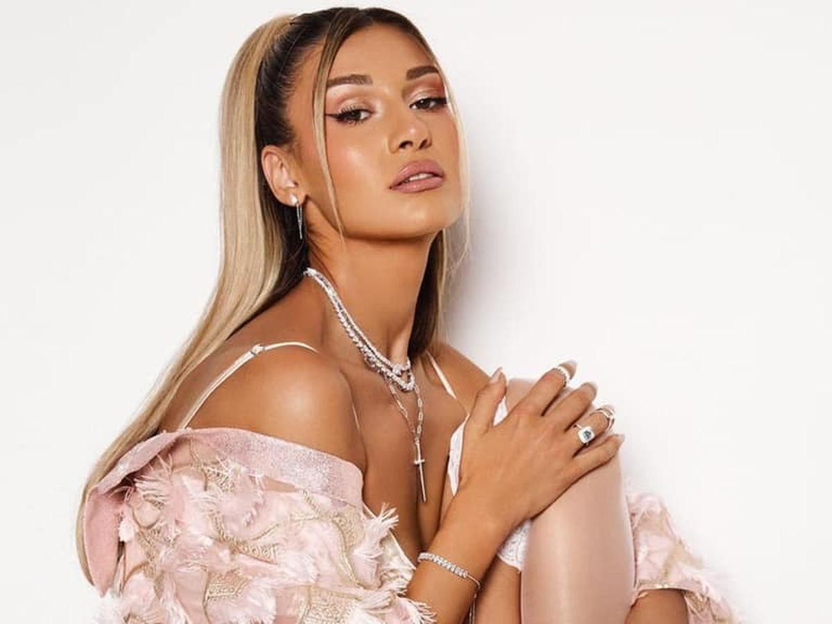  Ce facultate a terminat Alina Eremia? 