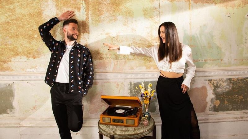 Jasmine Thompson și Calum Scott au lansat piesa &bdquo;love is just a word&rdquo;