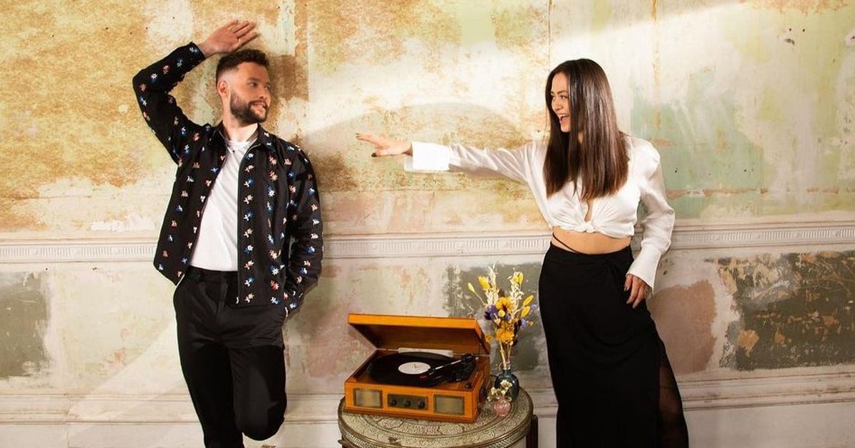 Jasmine Thompson și Calum Scott au lansat piesa „love is just a word ...