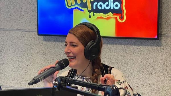 Unim Rom&acirc;nia! Amalia Chiper a c&acirc;ntat LIVE &bdquo;Vine ploaia de la Cluj&rdquo;