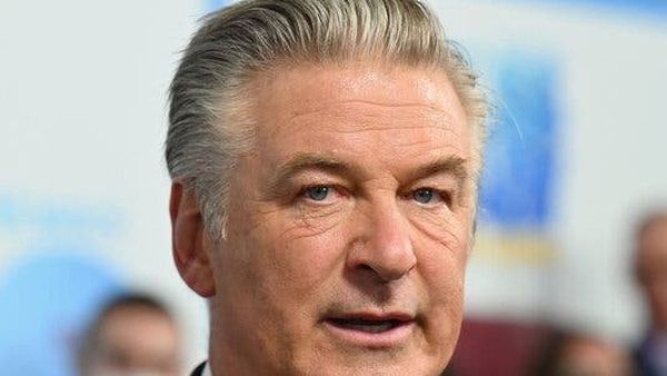 Alec Baldwin, noi declarații după ce a împușcat-o accidental pe Halyna Hutchins! Actorul american nu ar fi apăsat pe trăgaci: ”N-aș îndrepta niciodată pistolul către nimeni”
