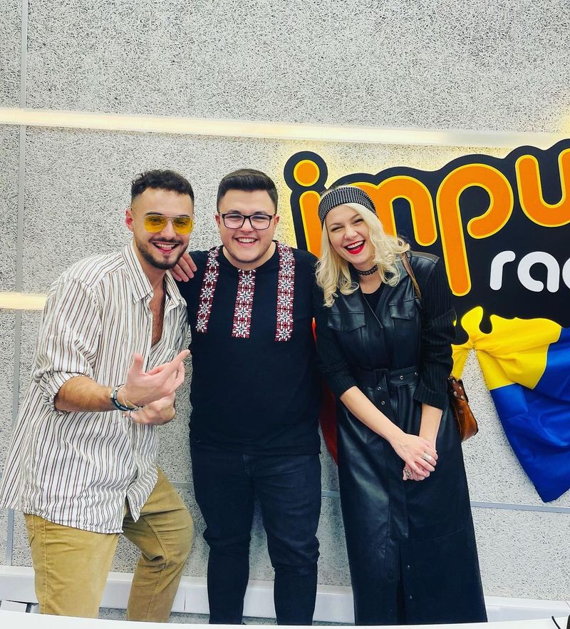 Amedeo și Oana Mairnescu, în PREMIERĂ la radio cu „Ard tot”! Amedeo și-a sărbătorit ziua de naștere la „Bară la Bară”