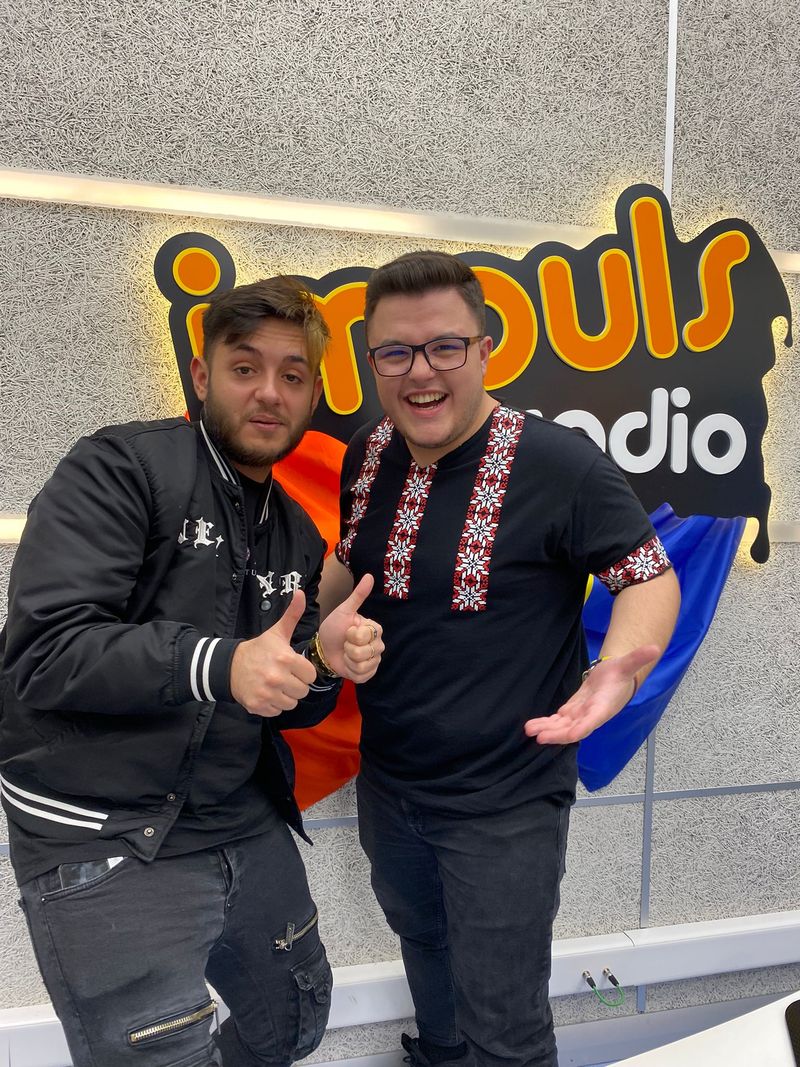 Cine este Johny Romano, artistul devenit viral cu „Na Janau”? Ce meserie are, de fapt?! 