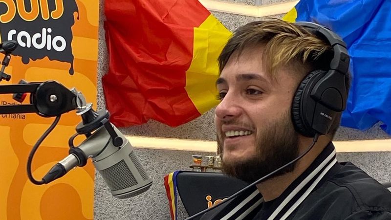 Cine este Johny Romano, artistul devenit viral cu &bdquo;Na Janau&rdquo;? Ce meserie are, de fapt?!